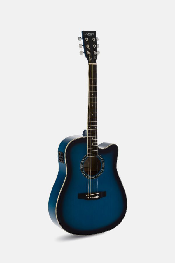 Guitarra acústica azul admira tennesse